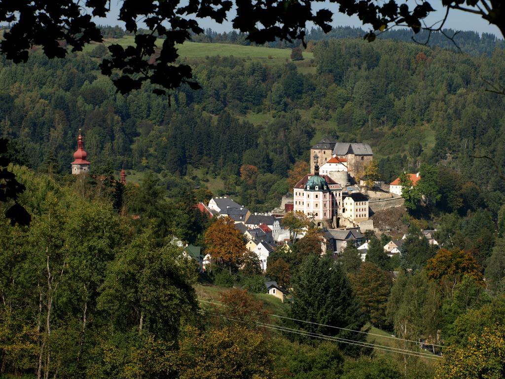 Penzion - Restaurant U Zamku Bečov nad Teplou Exterior foto