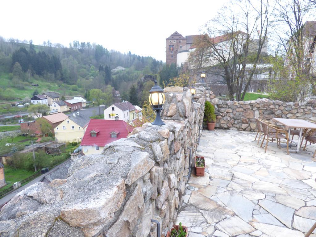 Penzion - Restaurant U Zamku Bečov nad Teplou Exterior foto