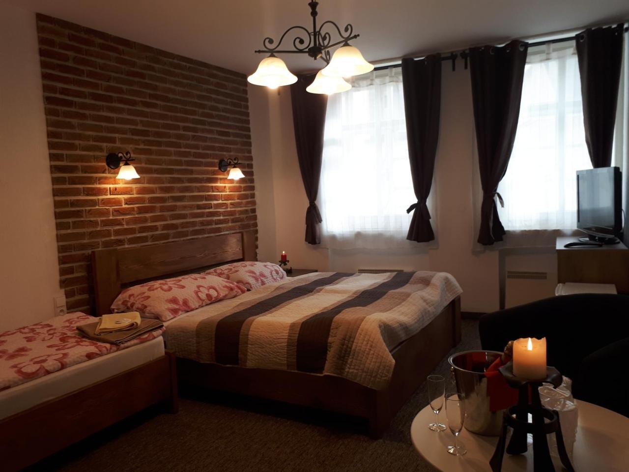 Penzion - Restaurant U Zamku Bečov nad Teplou Exterior foto