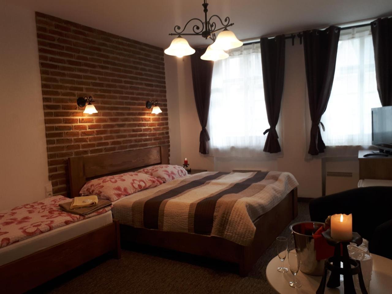 Penzion - Restaurant U Zamku Bečov nad Teplou Exterior foto