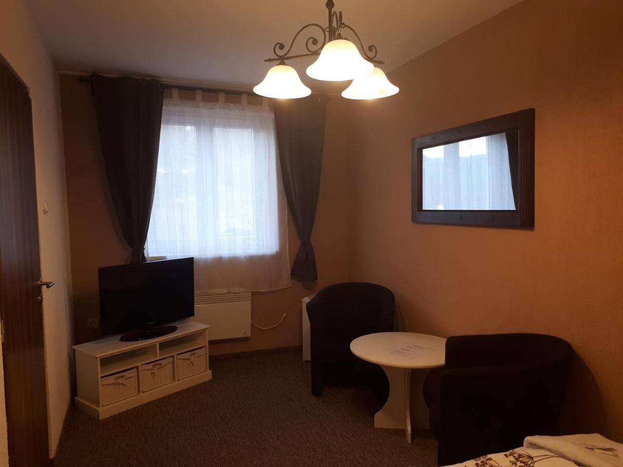 Penzion - Restaurant U Zamku Bečov nad Teplou Exterior foto