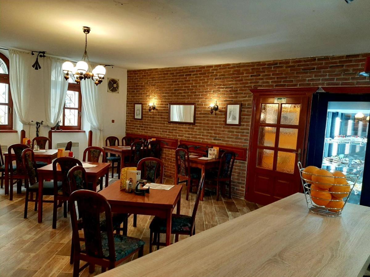 Penzion - Restaurant U Zamku Bečov nad Teplou Exterior foto
