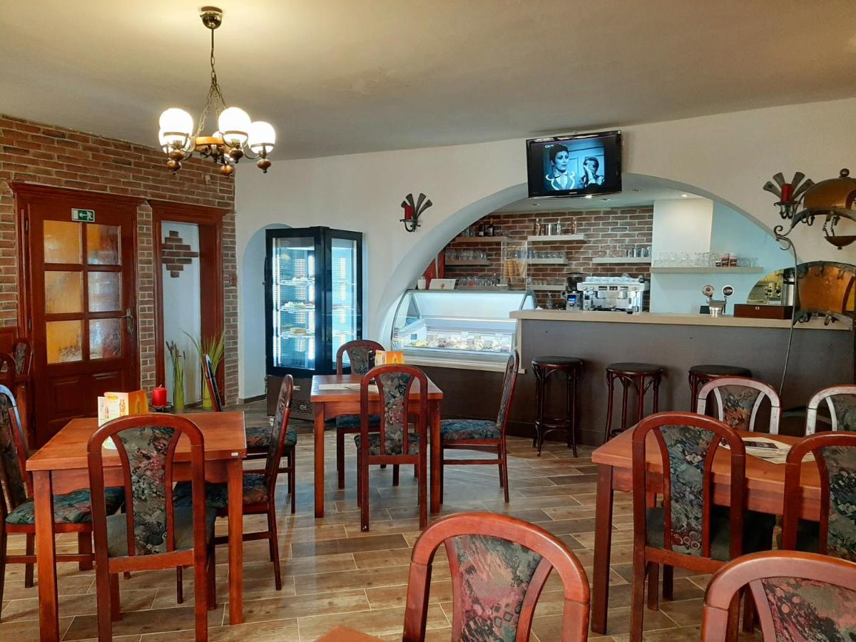 Penzion - Restaurant U Zamku Bečov nad Teplou Exterior foto