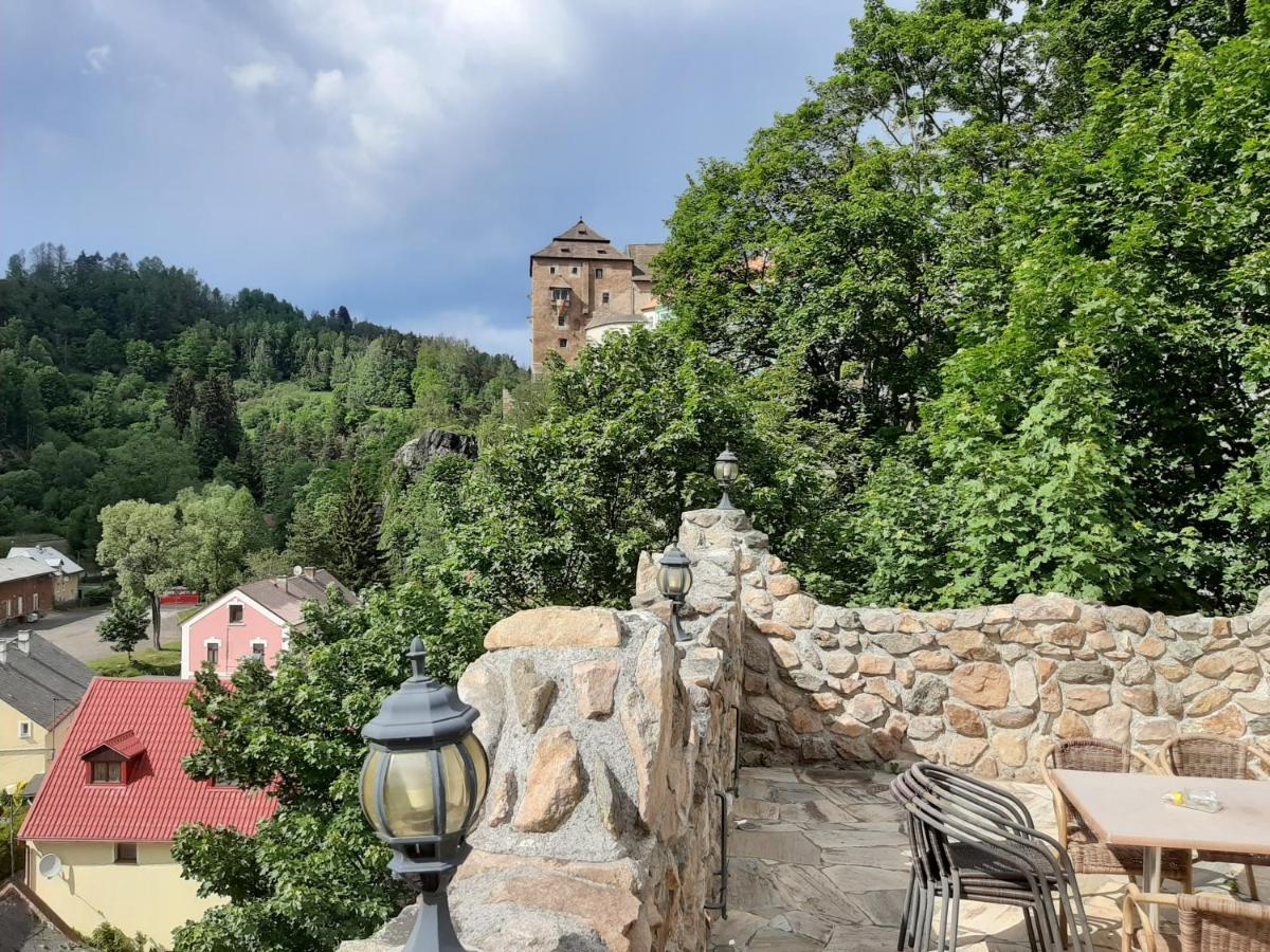 Penzion - Restaurant U Zamku Bečov nad Teplou Exterior foto