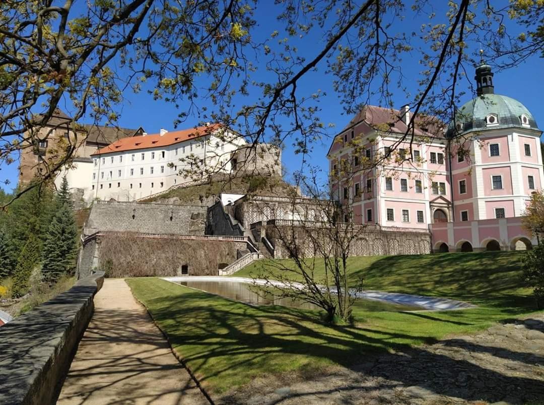 Penzion - Restaurant U Zamku Bečov nad Teplou Exterior foto